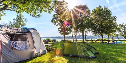 Campingplätze - Duschen mit Warmwasser: inklusive - Camping am Pilsensee
