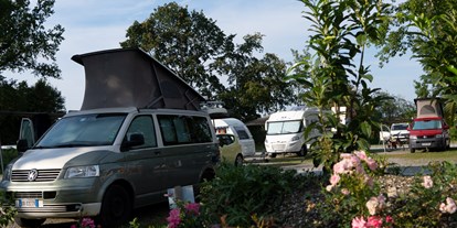 Campingplätze - Wohnwagenstellplatz vor der Schranke - Oberbayern - Campingplatz Erlensee