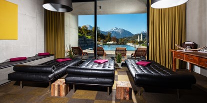 Campingplätze - Ver- und Entsorgung für Reisemobile - Ruheraum mit Teebar und Panoramablick auf Watzmann und Hochkalter - Camping-Resort Allweglehen
