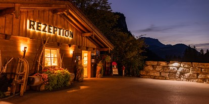 Campingplätze - Barrierefreie Sanitäranlagen - Berchtesgaden - Ankunft Rezeption  - Camping-Resort Allweglehen