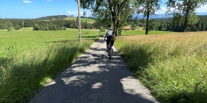 Campingplätze - Ecocamping - Es gibt viele schöne Radstrecken im ganzen Allgäu, Sie können direkt vom Campingplatz aus starten.   - Camping Zeh am See/ Allgäu