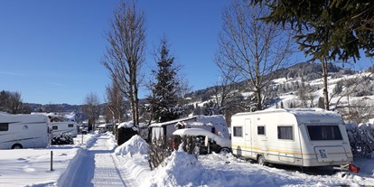 Campingplätze - Kinderspielplatz am Platz - Wintercamping am Camping Zeh am See.  - Camping Zeh am See/ Allgäu