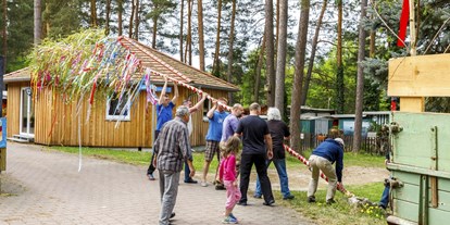 Campingplätze - Zentraler Stromanschluss - Aber auch Veranstaltungen finden über das Jahr verteilt statt. - Camping Waldsee 
