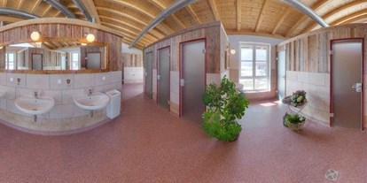 Campingplätze - Mastercard - Oberbayern - Unsere Waschalm als Panoramaaufnahme  - Camping Lindlbauer